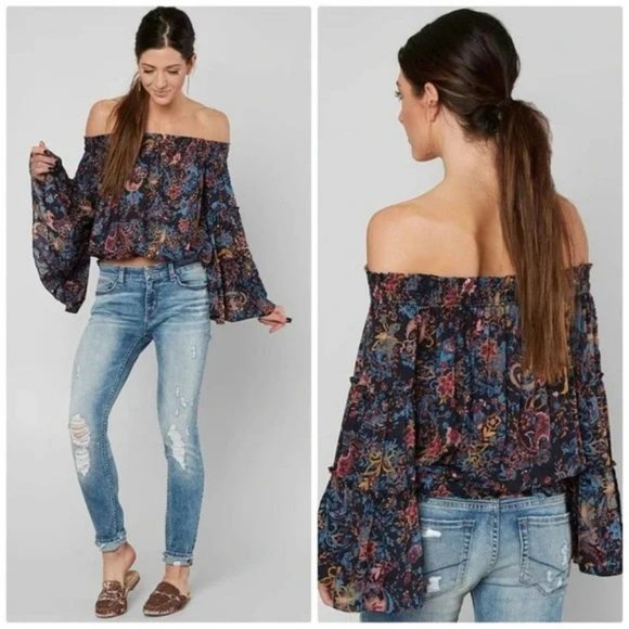 Free People Tops - Free People • Free Spirit Off the Shoulders Bell Sleeve Top || Medium